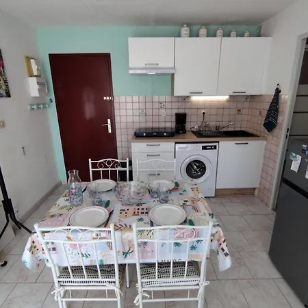 T2 - Parking - Wifi - Proche - Calme - 2 Pers - Narbonne-plage - Fr-1-795-15 *