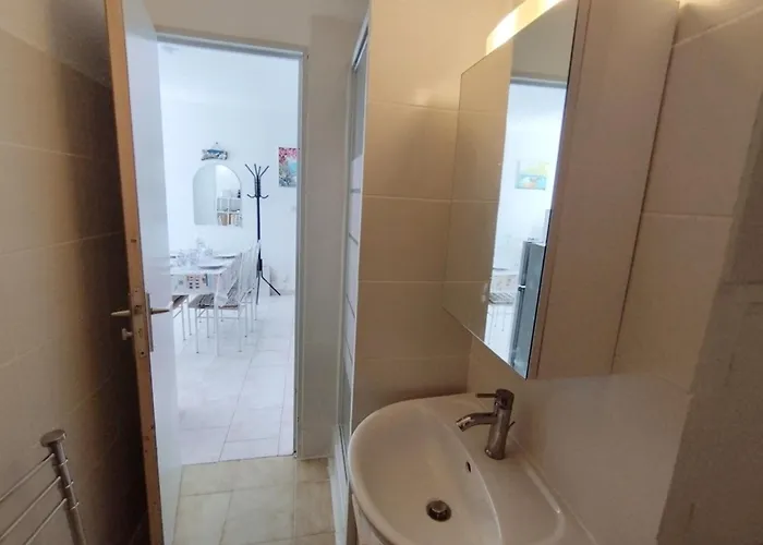 T2 - Parking - Wifi - Proche - Calme - 2 Pers - Narbonne-plage - Fr-1-795-15