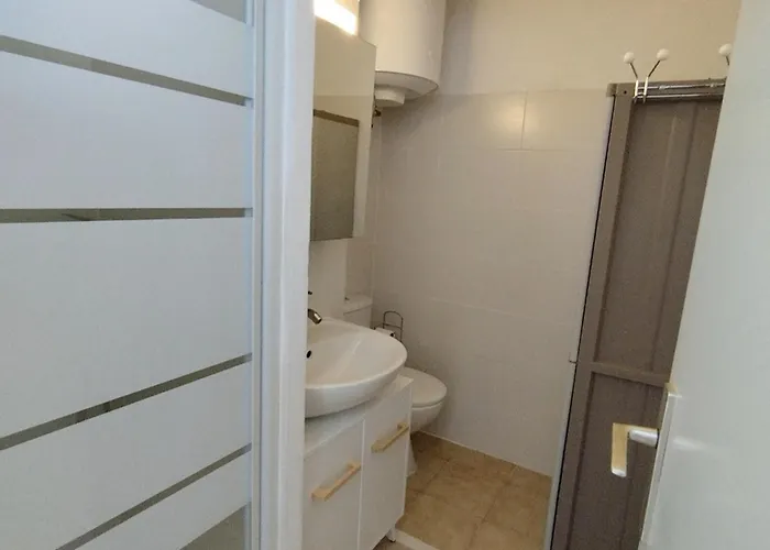 T2 - Parking - Wifi - Proche - Calme - 2 Pers - Narbonne-plage - Fr-1-795-15 * 纳博讷
